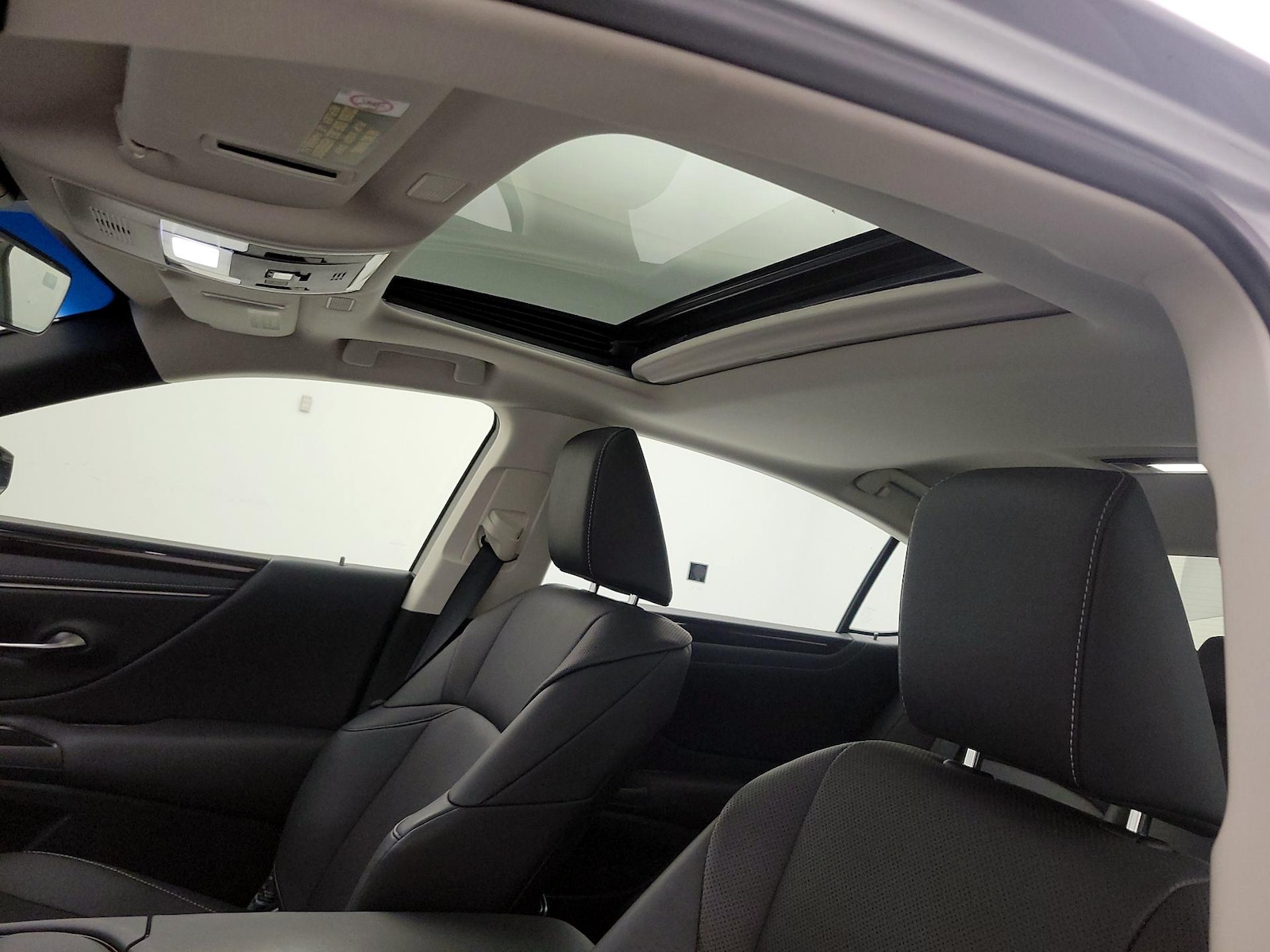 Sunroof(s) & Overhead Airbags