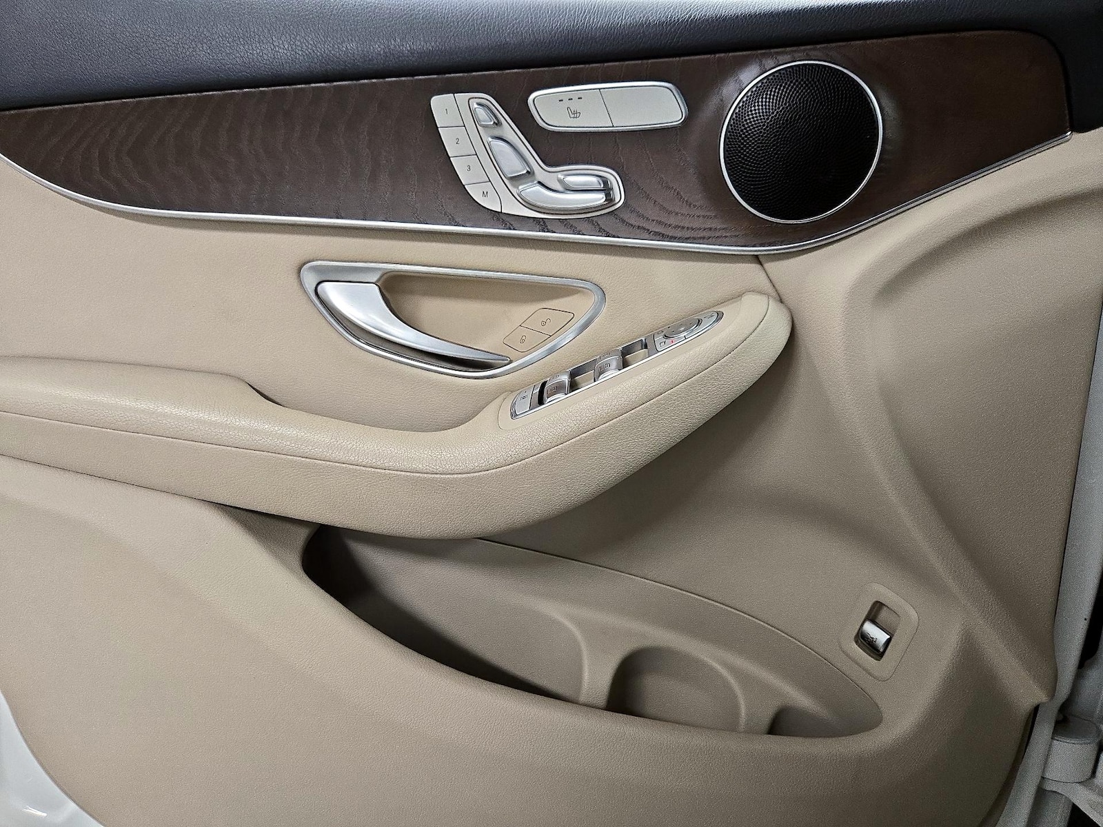 2018 Mercedes-Benz GLC GLC300 - Photo 13