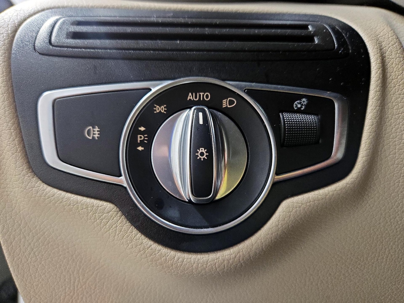 2018 Mercedes-Benz GLC GLC300 - Photo 14