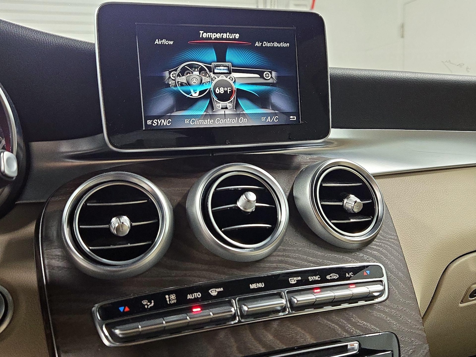 2018 Mercedes-Benz GLC GLC300 - Photo 17