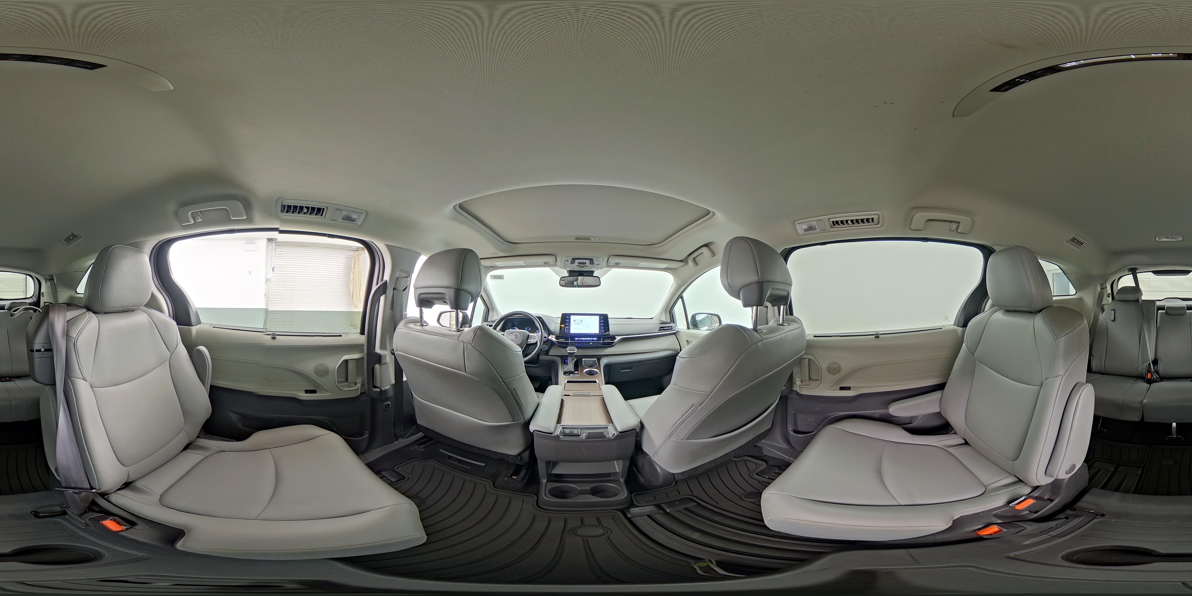2022 Toyota Sienna XLE - Photo 28