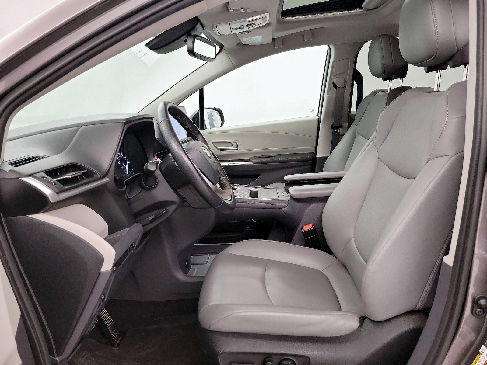 2022 Toyota Sienna XLE - Photo 12