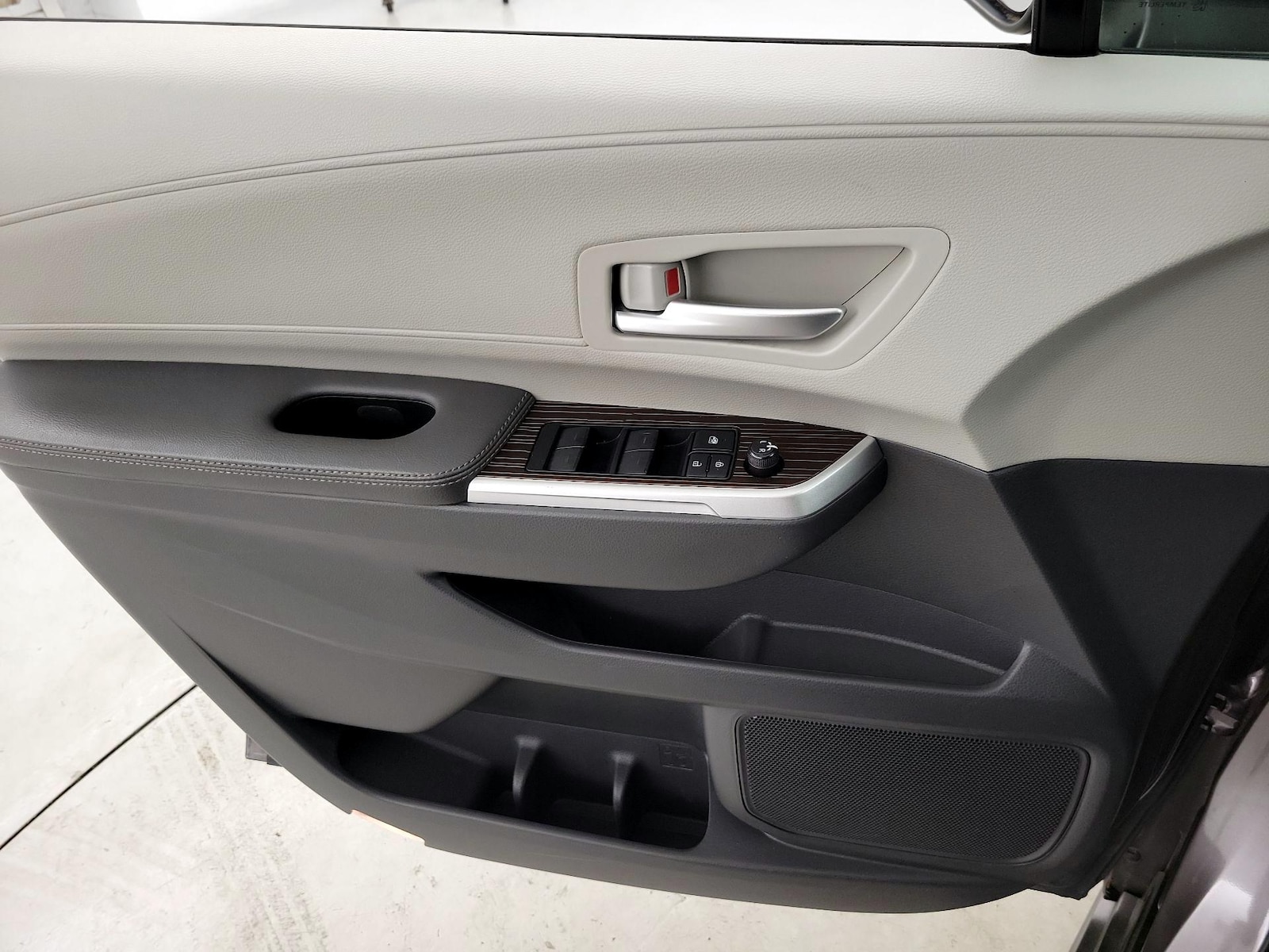 2022 Toyota Sienna XLE - Photo 13