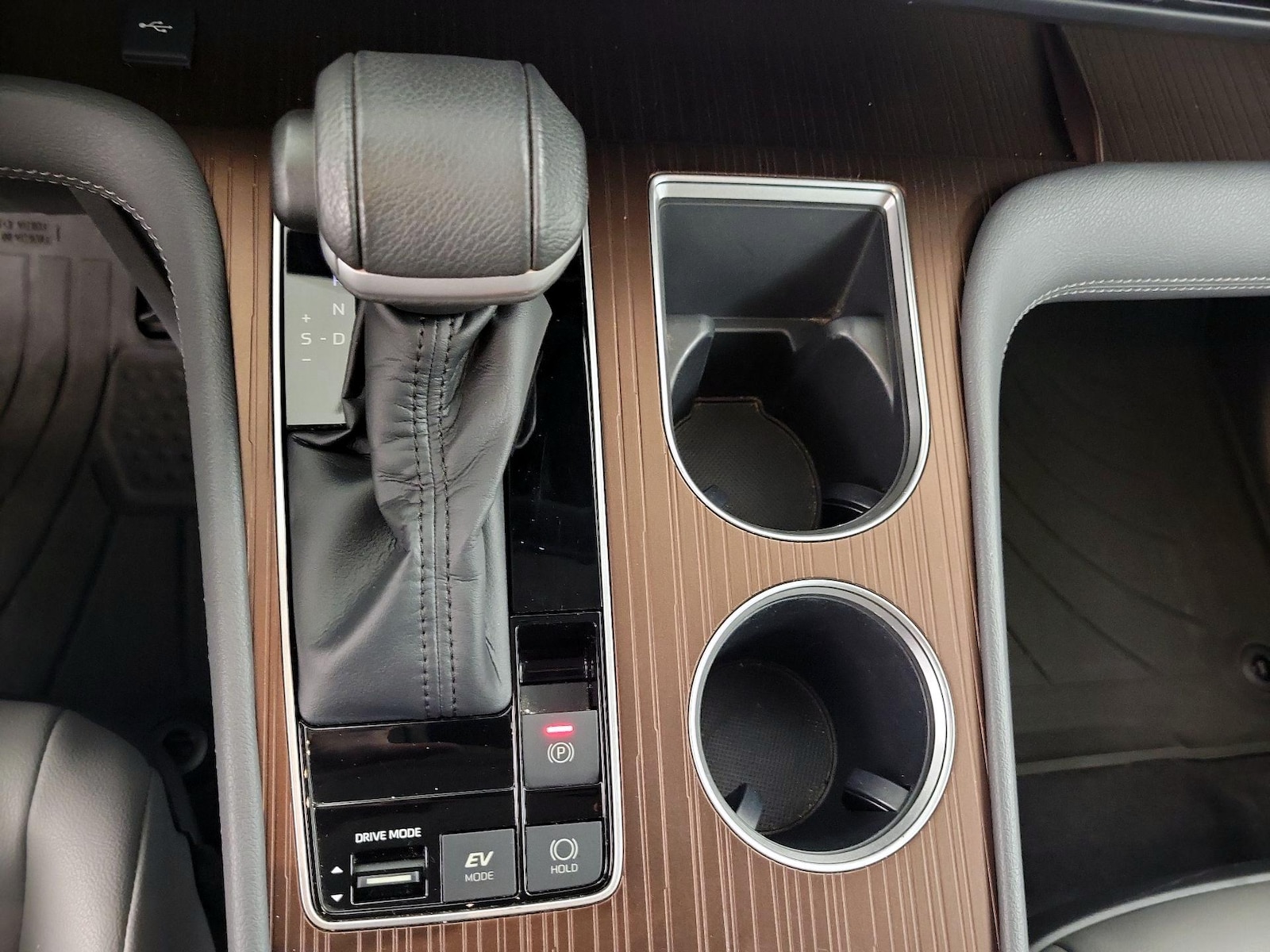 2022 Toyota Sienna XLE - Photo 18