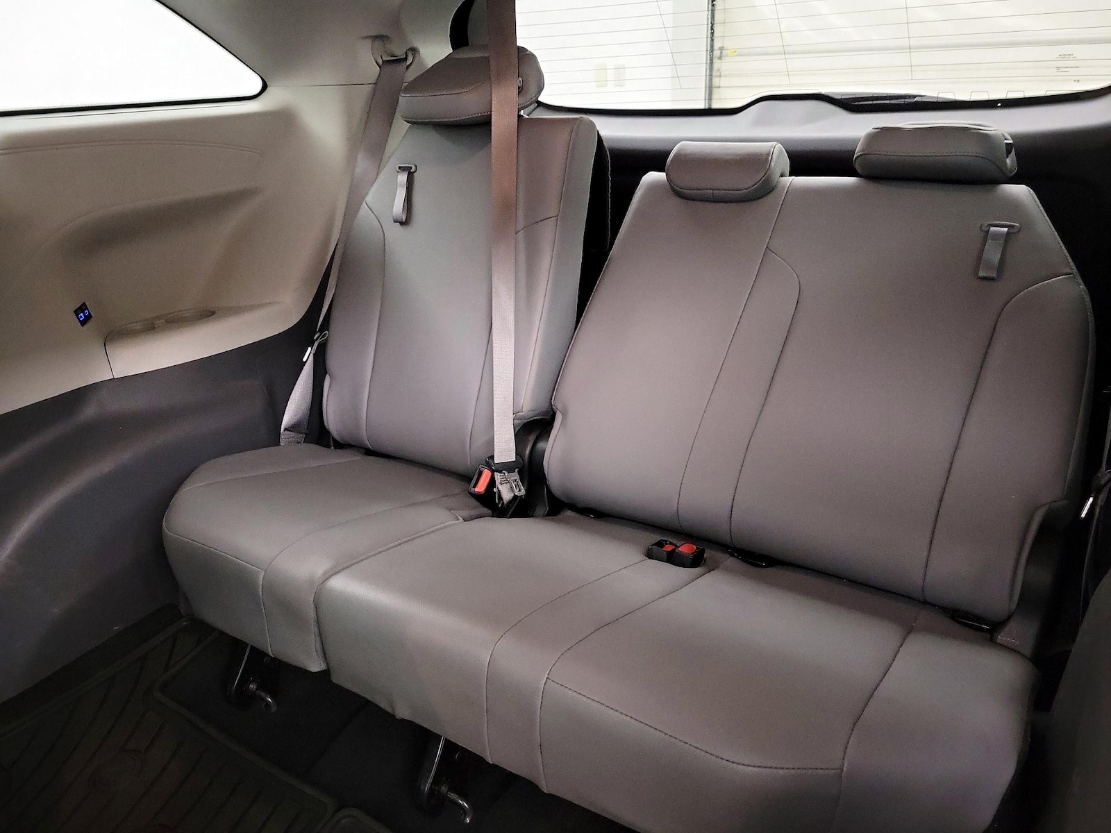 2022 Toyota Sienna XLE - Photo 22