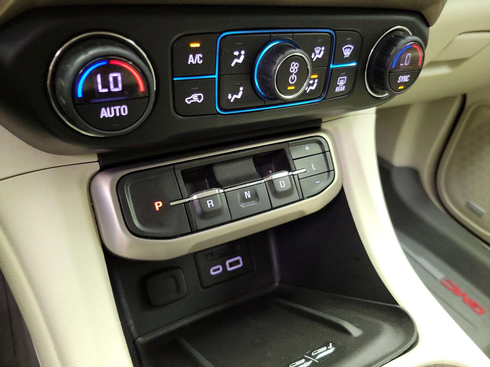 2021 GMC Acadia Denali - Photo 18