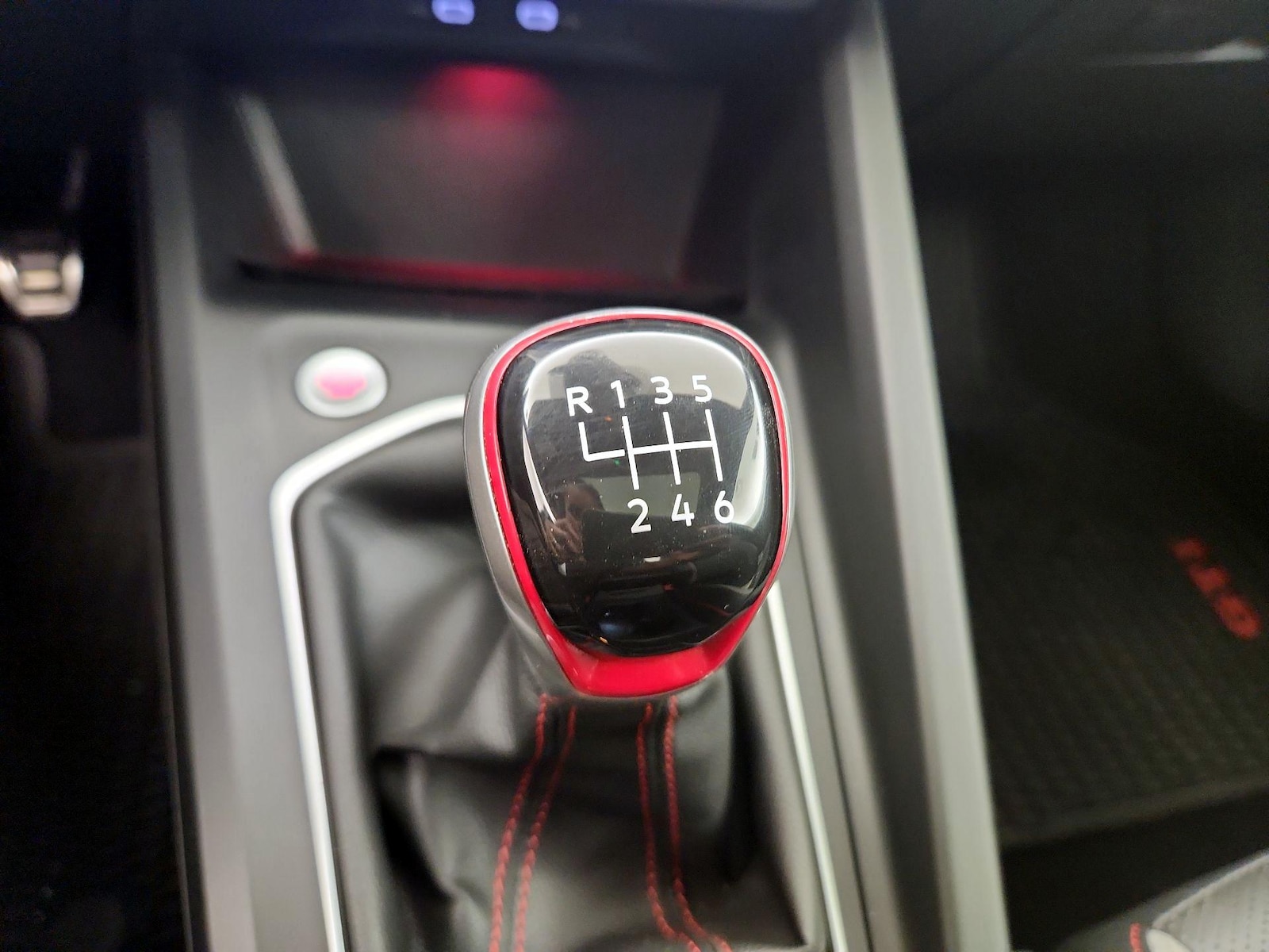 2022 Volkswagen GTI SE, photo 16