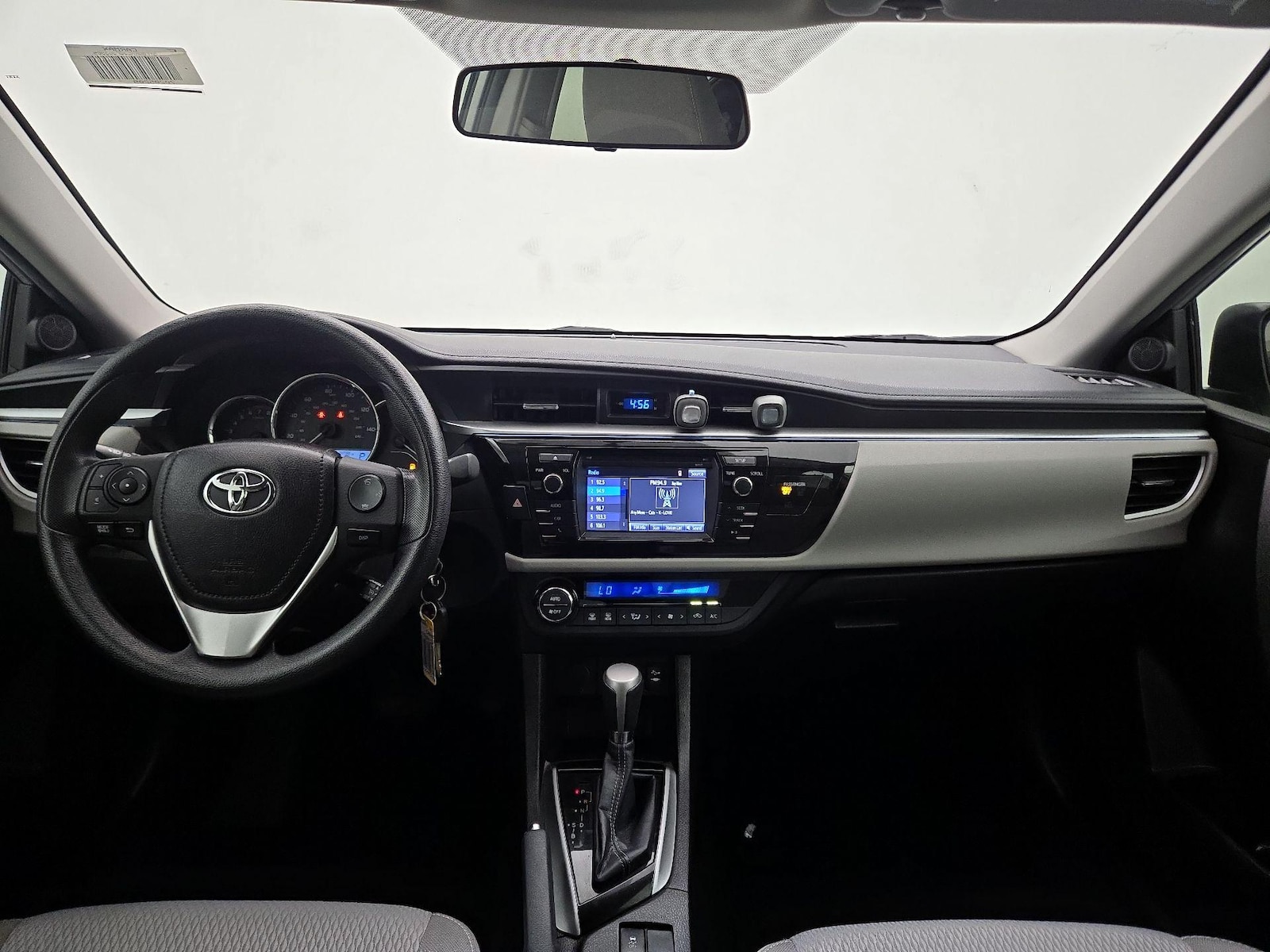 2016 Toyota Corolla LE - Photo 10