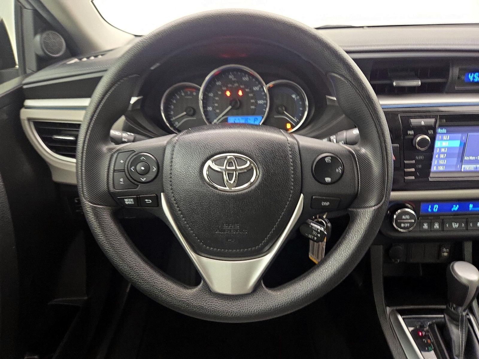 2016 Toyota Corolla LE - Photo 11