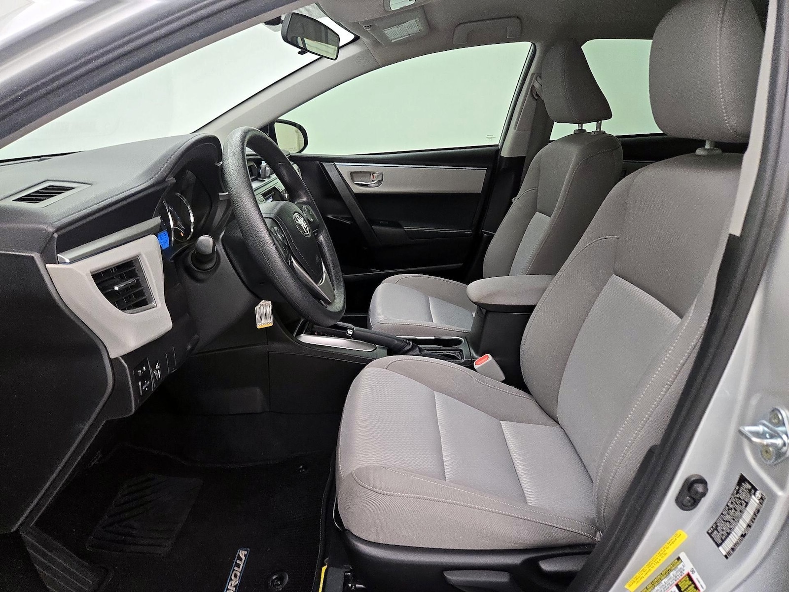 2016 Toyota Corolla LE - Photo 12
