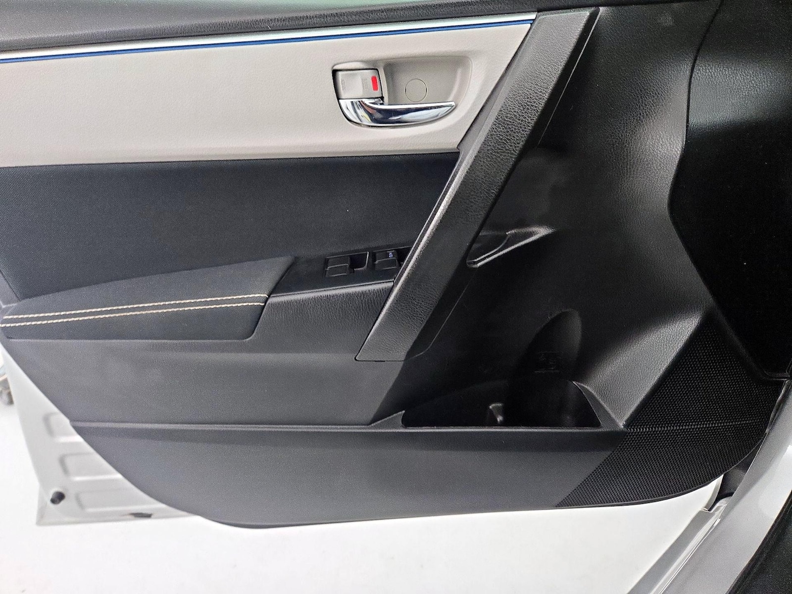 2016 Toyota Corolla LE - Photo 13