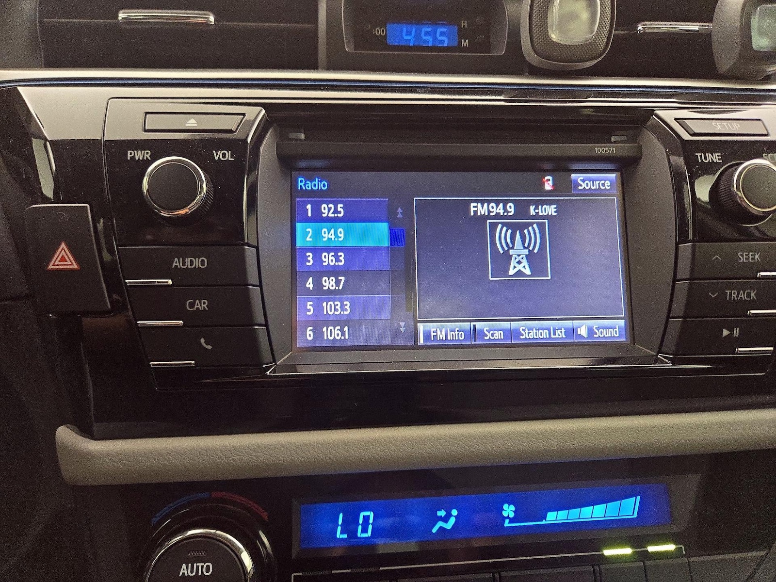 2016 Toyota Corolla LE - Photo 16