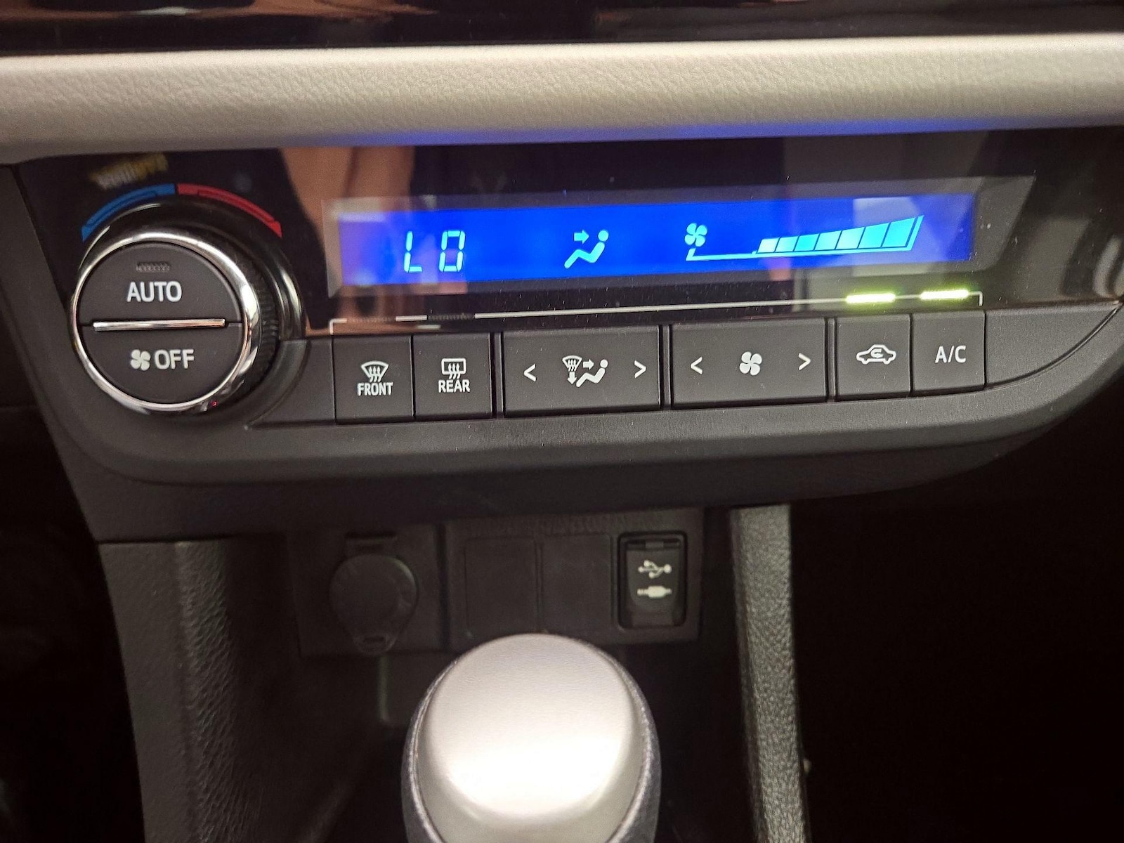 2016 Toyota Corolla LE - Photo 17