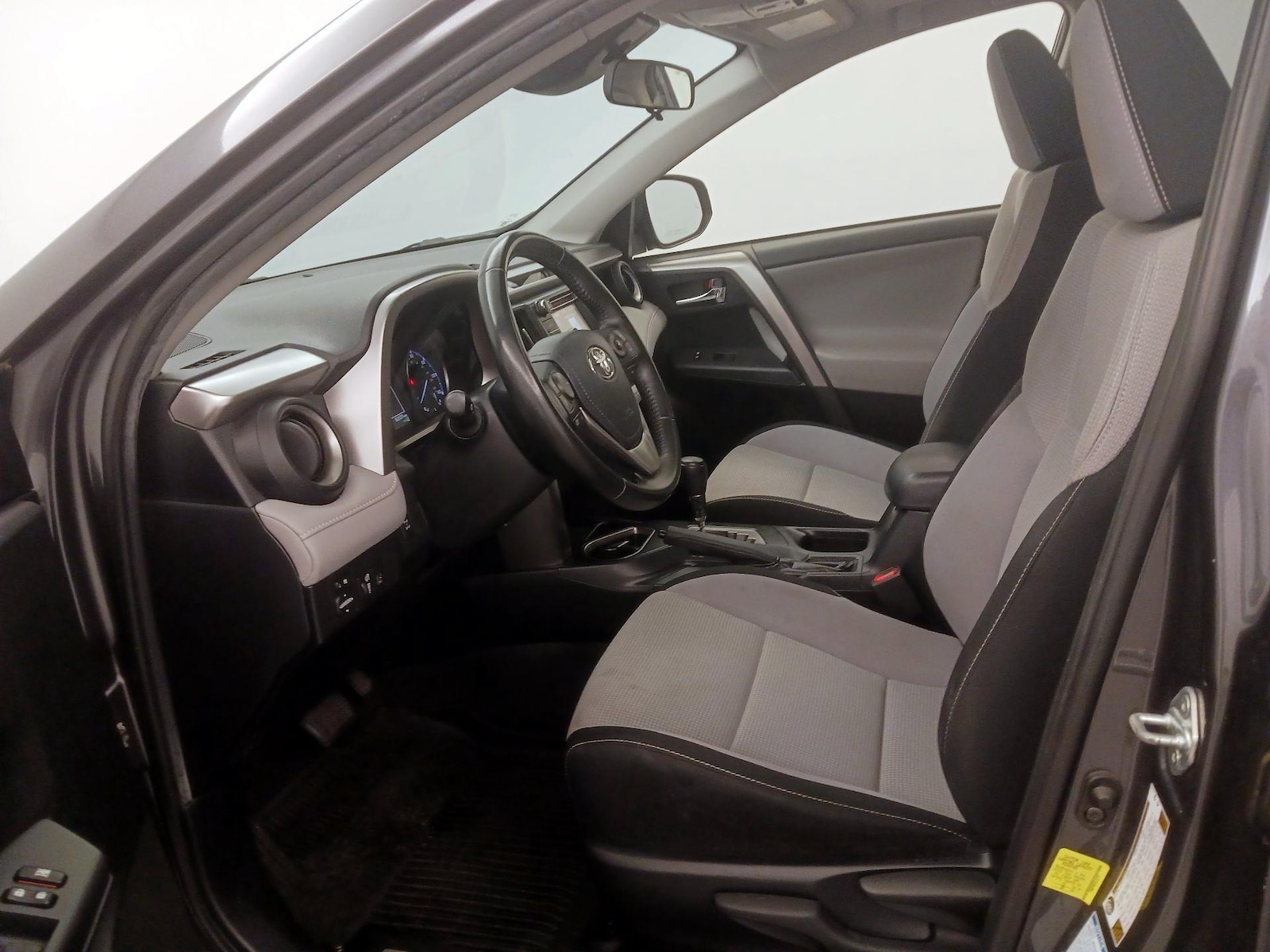2018 Toyota RAV4 XLE - Photo 12