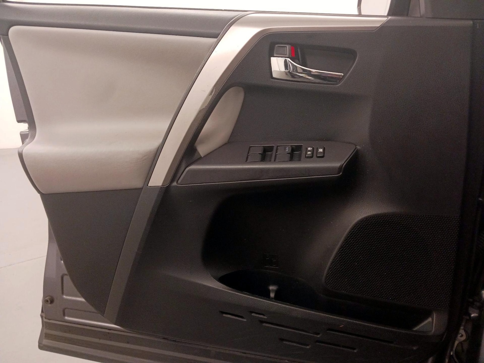 2018 Toyota RAV4 XLE - Photo 13