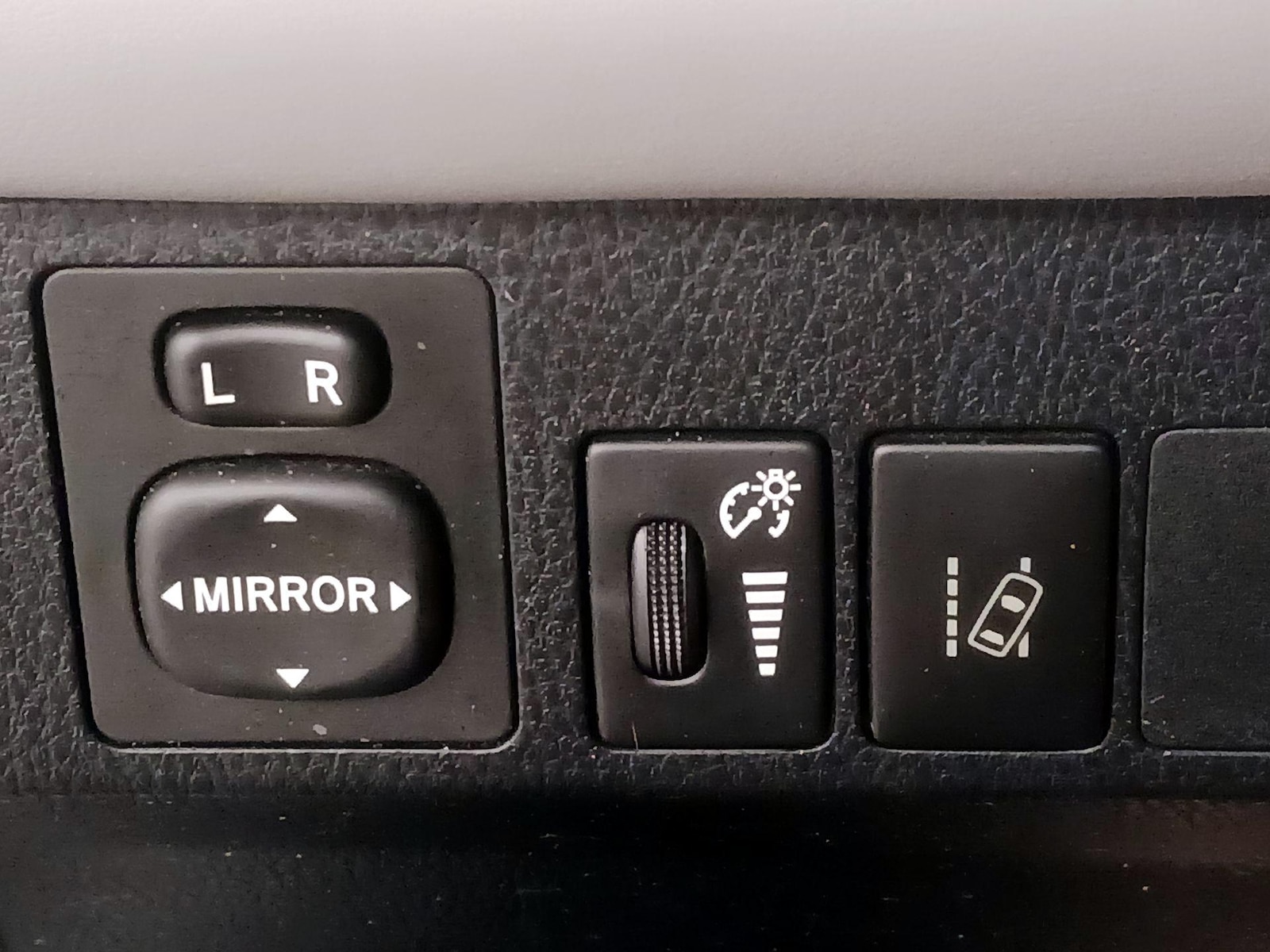2018 Toyota RAV4 XLE - Photo 14