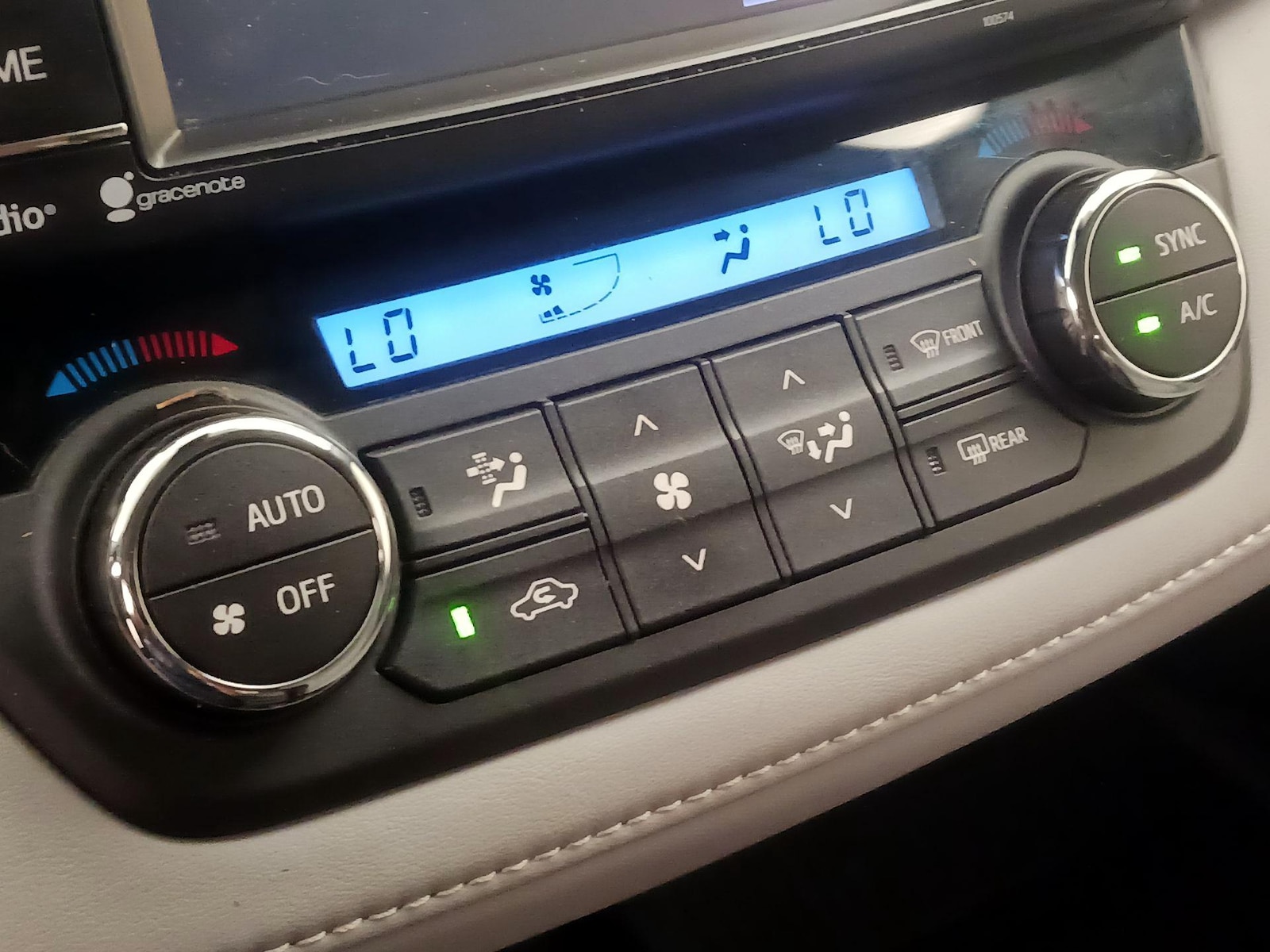 2018 Toyota RAV4 XLE - Photo 17