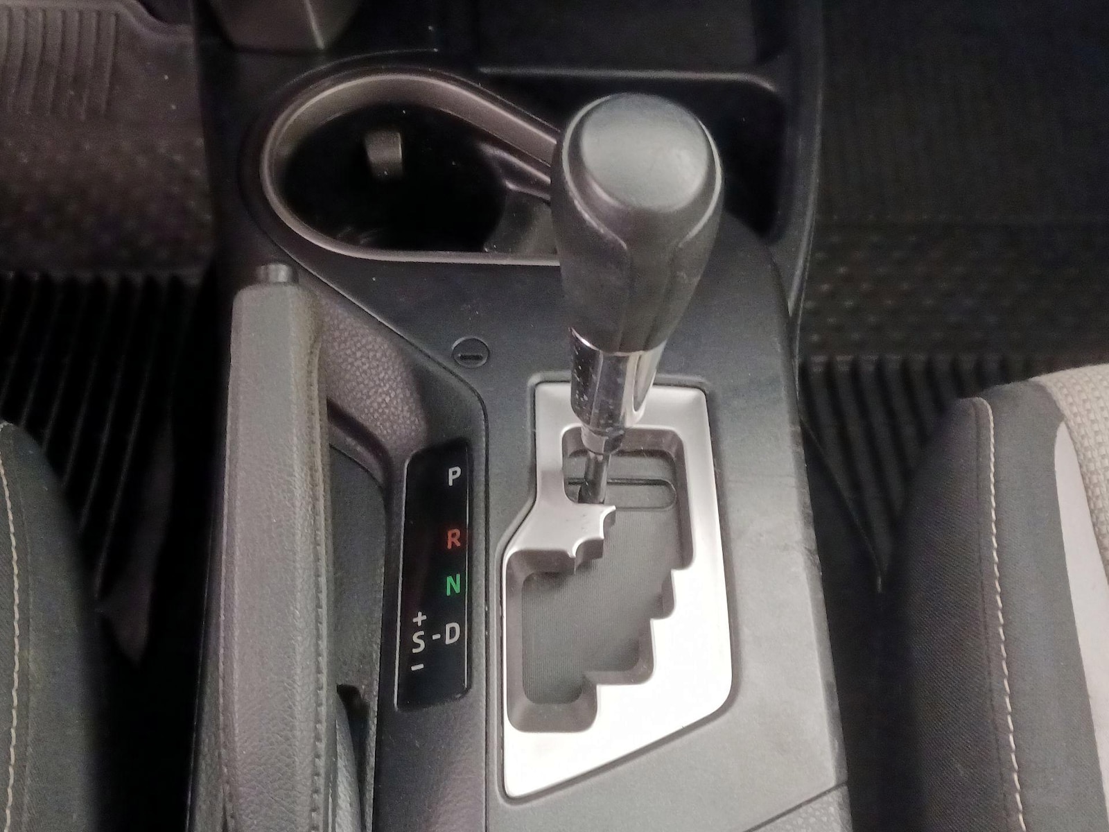 2018 Toyota RAV4 XLE - Photo 18