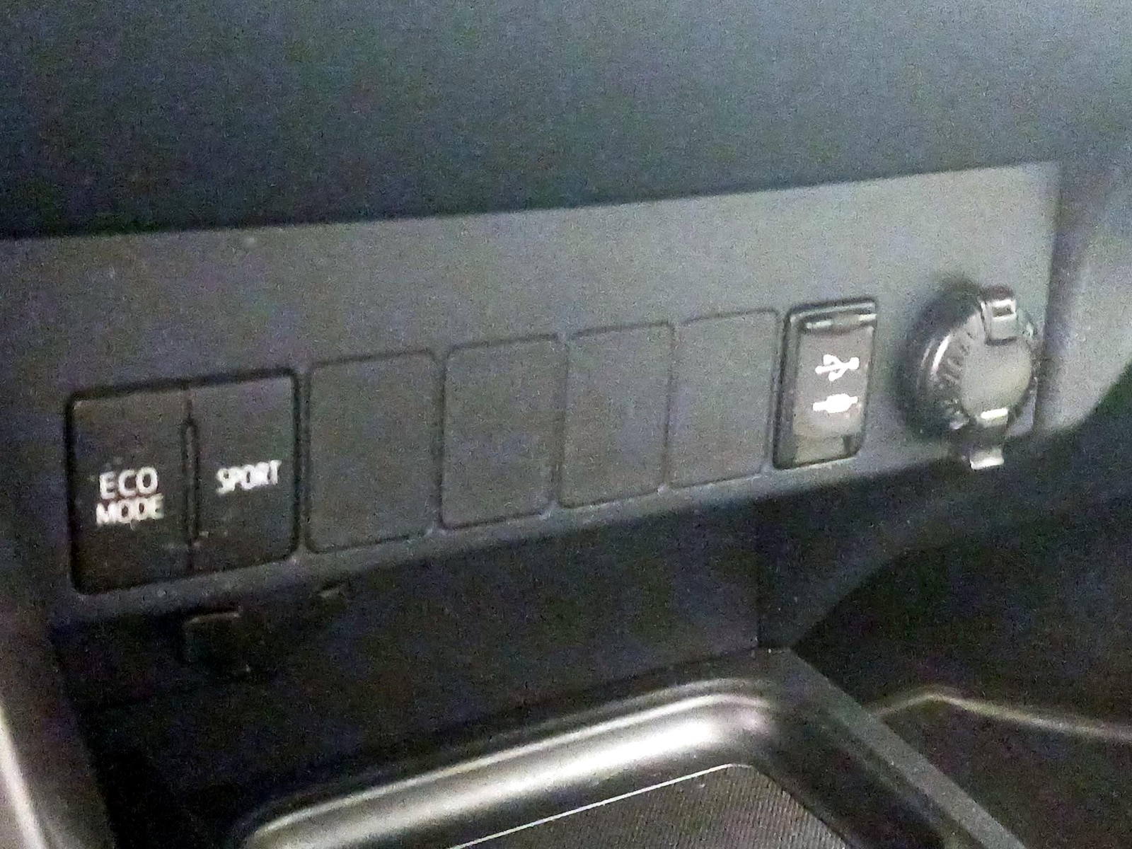 2018 Toyota RAV4 XLE - Photo 19