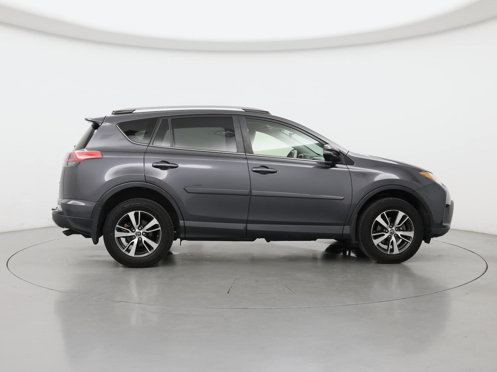 2018 Toyota RAV4 XLE - Photo 8