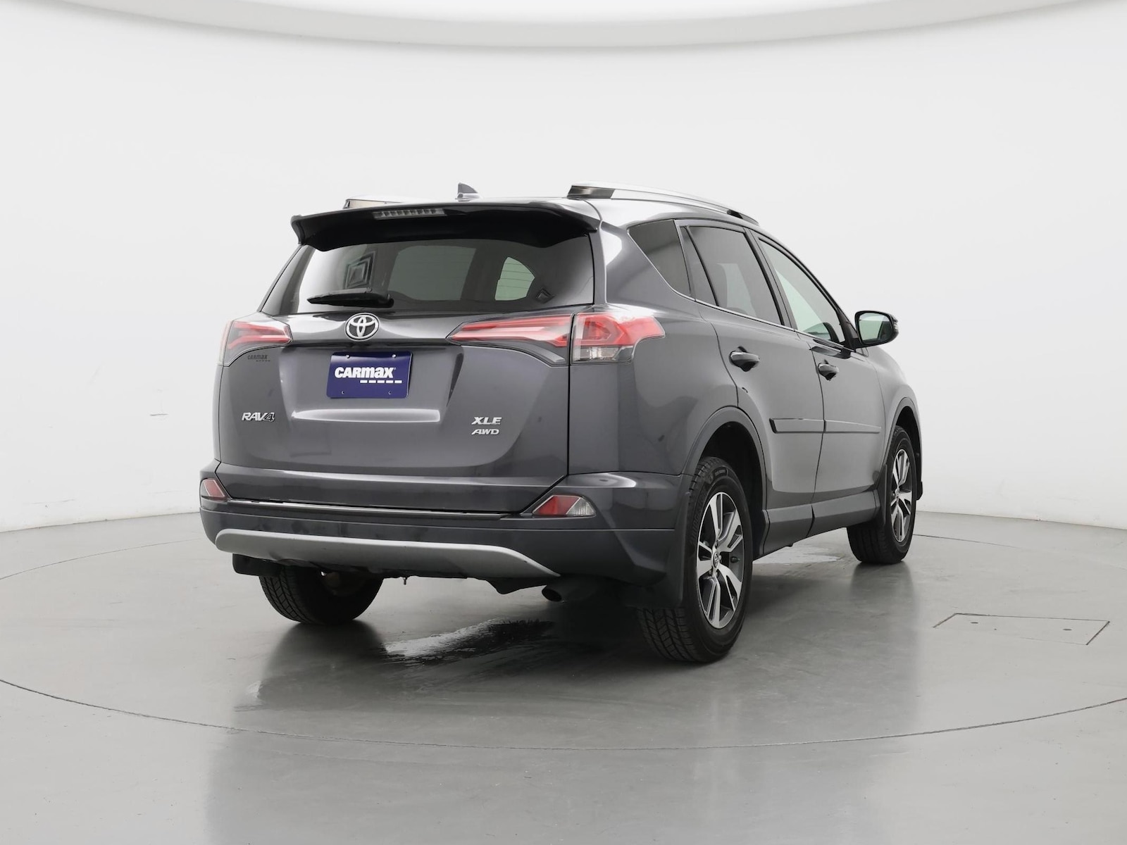 2018 Toyota RAV4 XLE - Photo 9