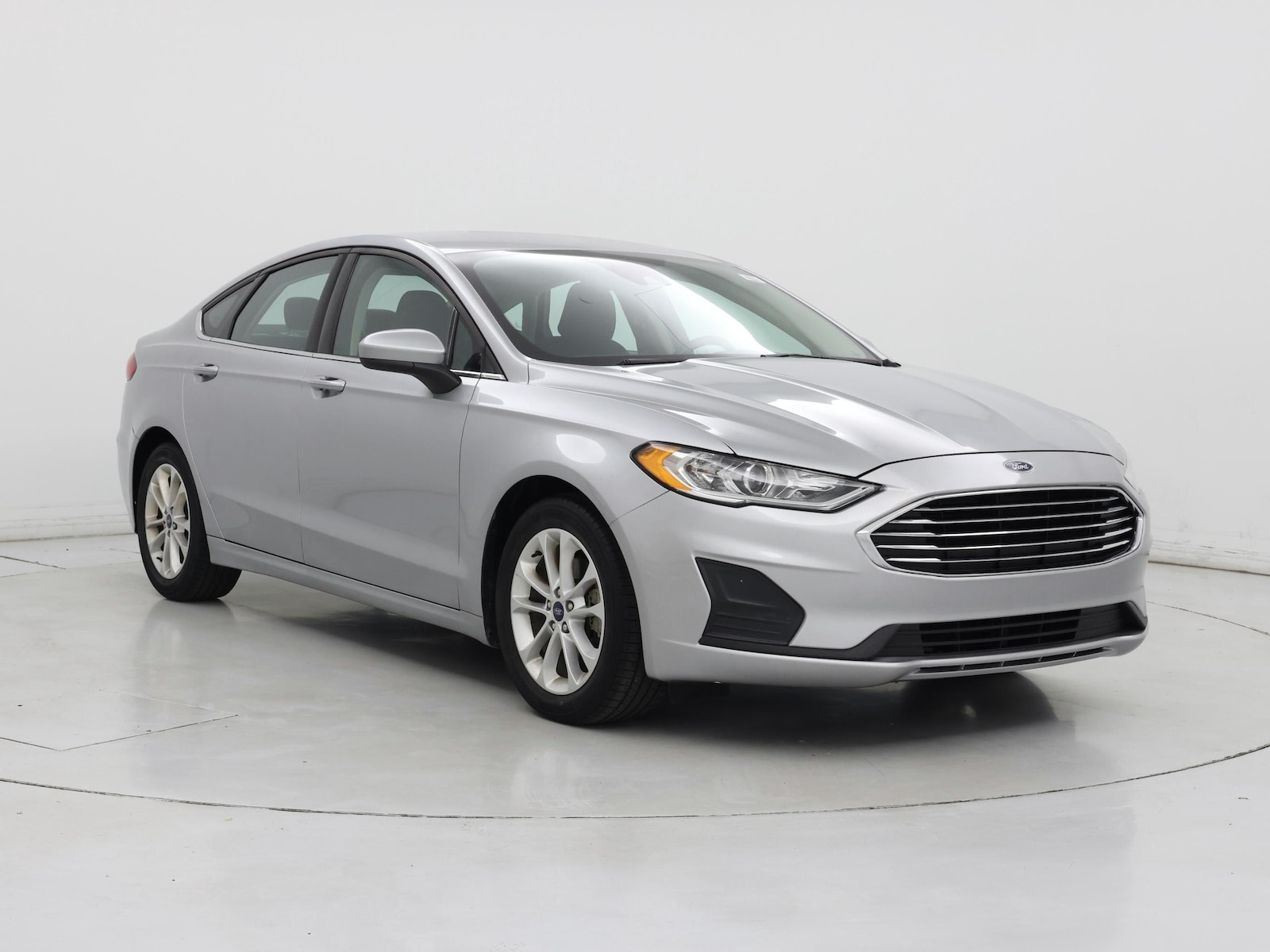 2020 Ford Fusion SE - Photo 2