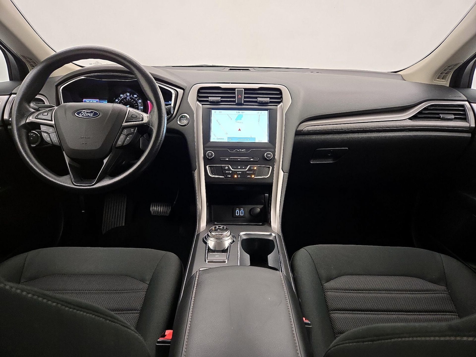 2020 Ford Fusion SE - Photo 10