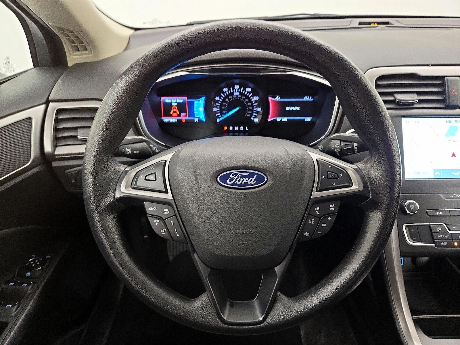2020 Ford Fusion SE - Photo 11