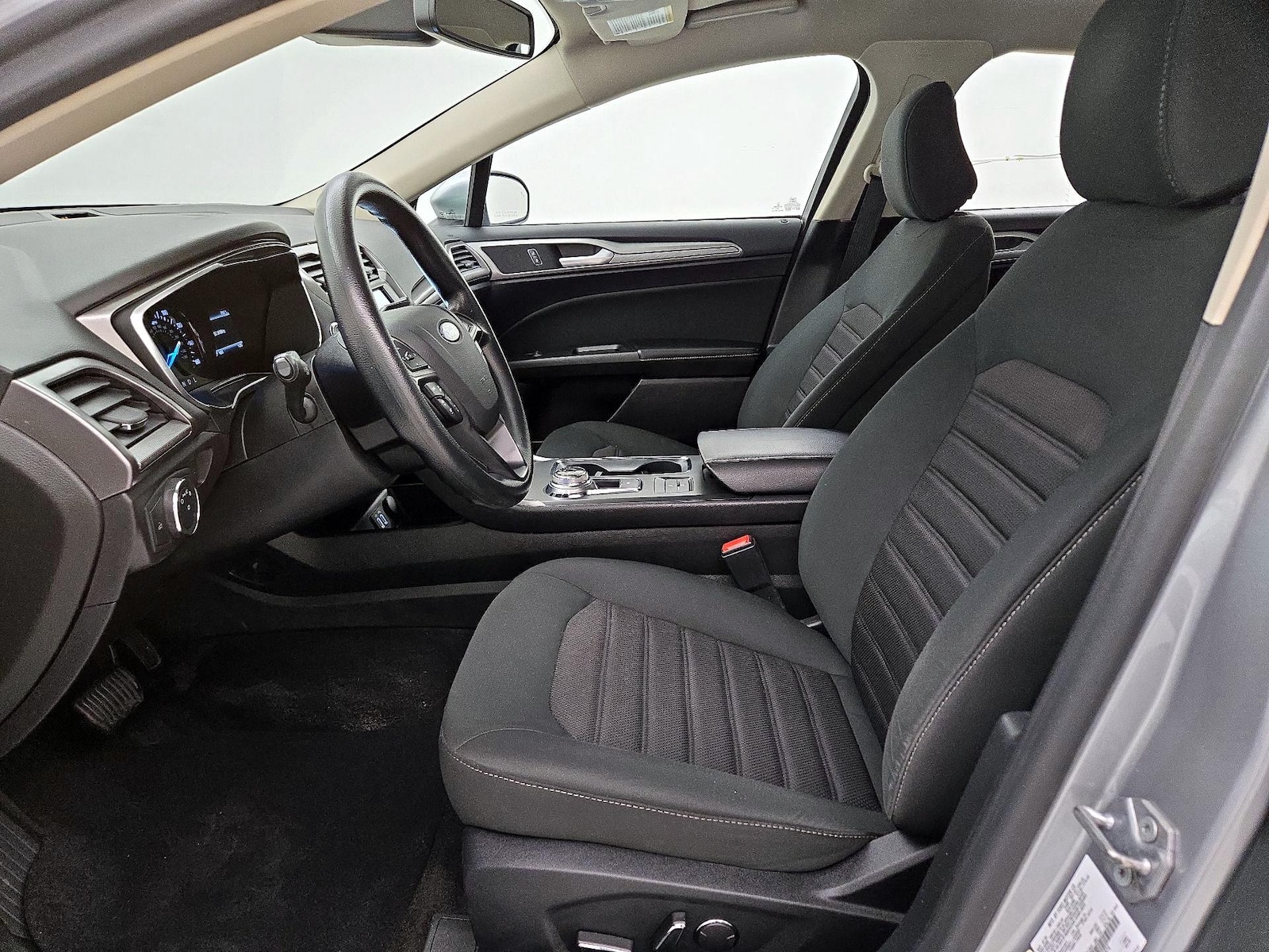 2020 Ford Fusion SE - Photo 12