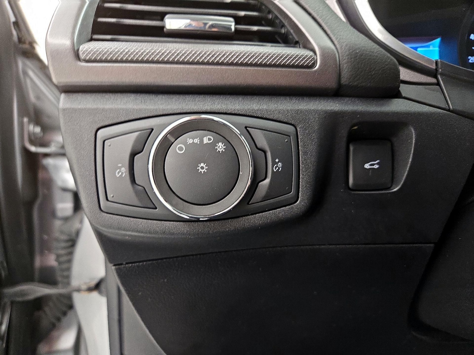 2020 Ford Fusion SE - Photo 14