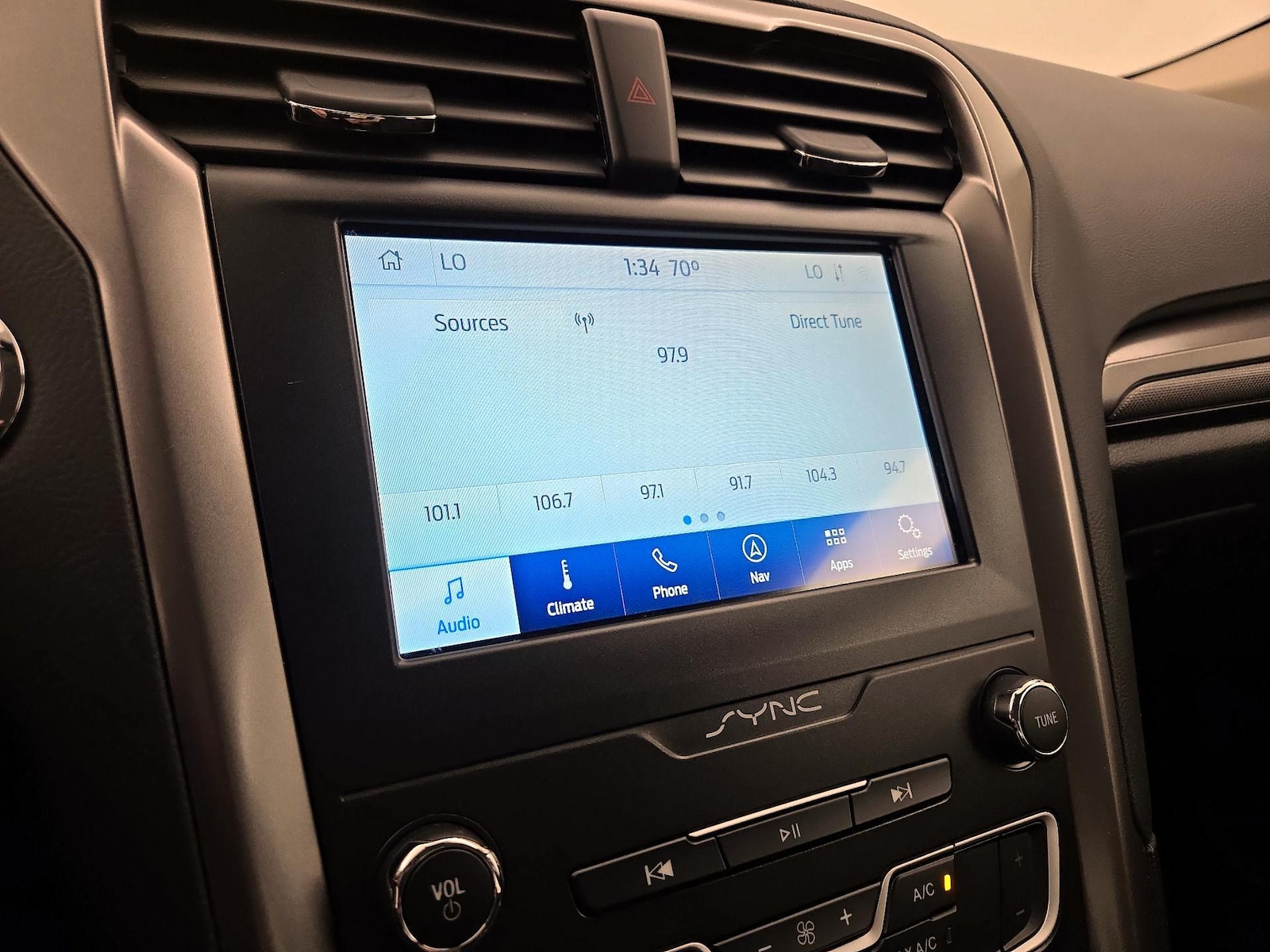 2020 Ford Fusion SE - Photo 17
