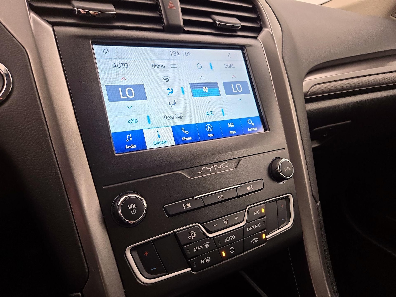 2020 Ford Fusion SE - Photo 18