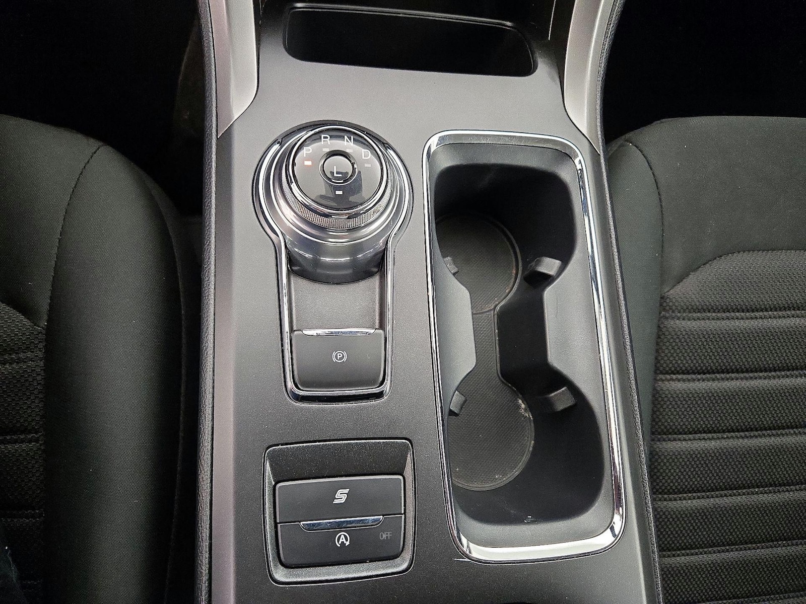 2020 Ford Fusion SE - Photo 19