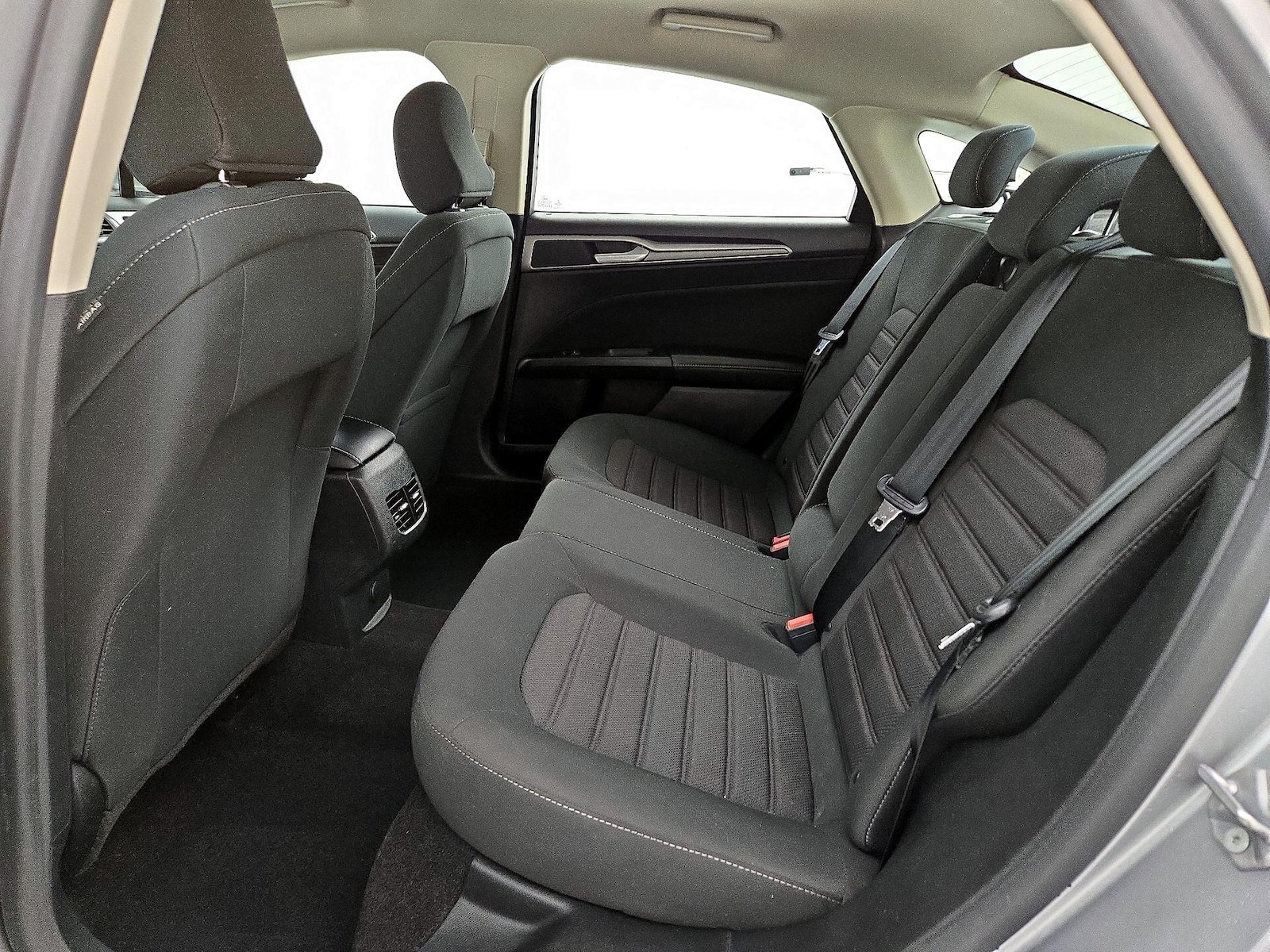2020 Ford Fusion SE - Photo 21