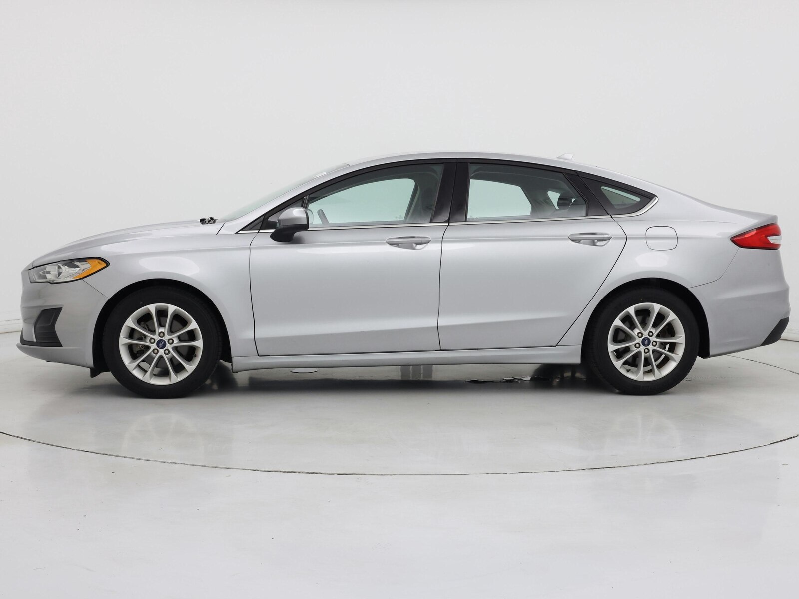 2020 Ford Fusion SE - Photo 4
