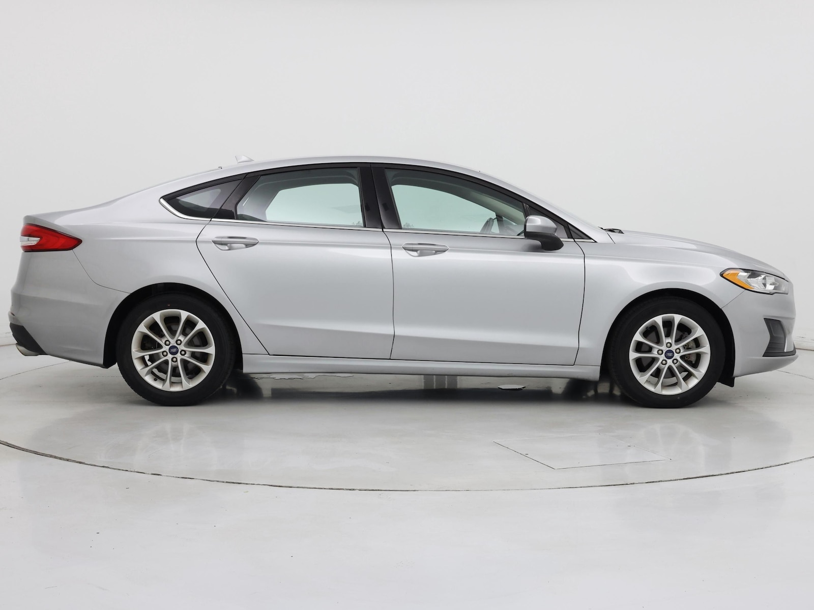 2020 Ford Fusion SE - Photo 8