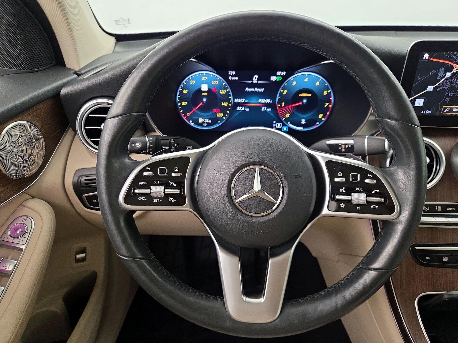 2021 Mercedes-Benz GLC GLC300 - Photo 11