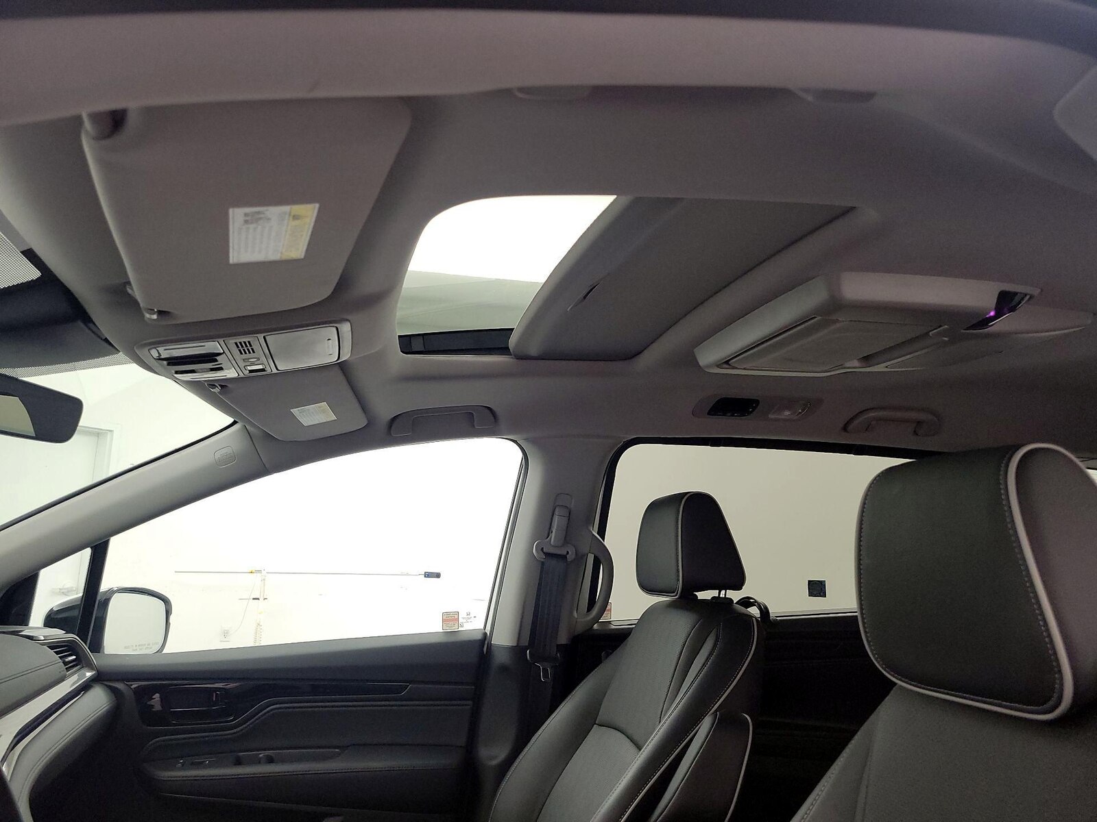 Sunroof(s) & Overhead Airbags