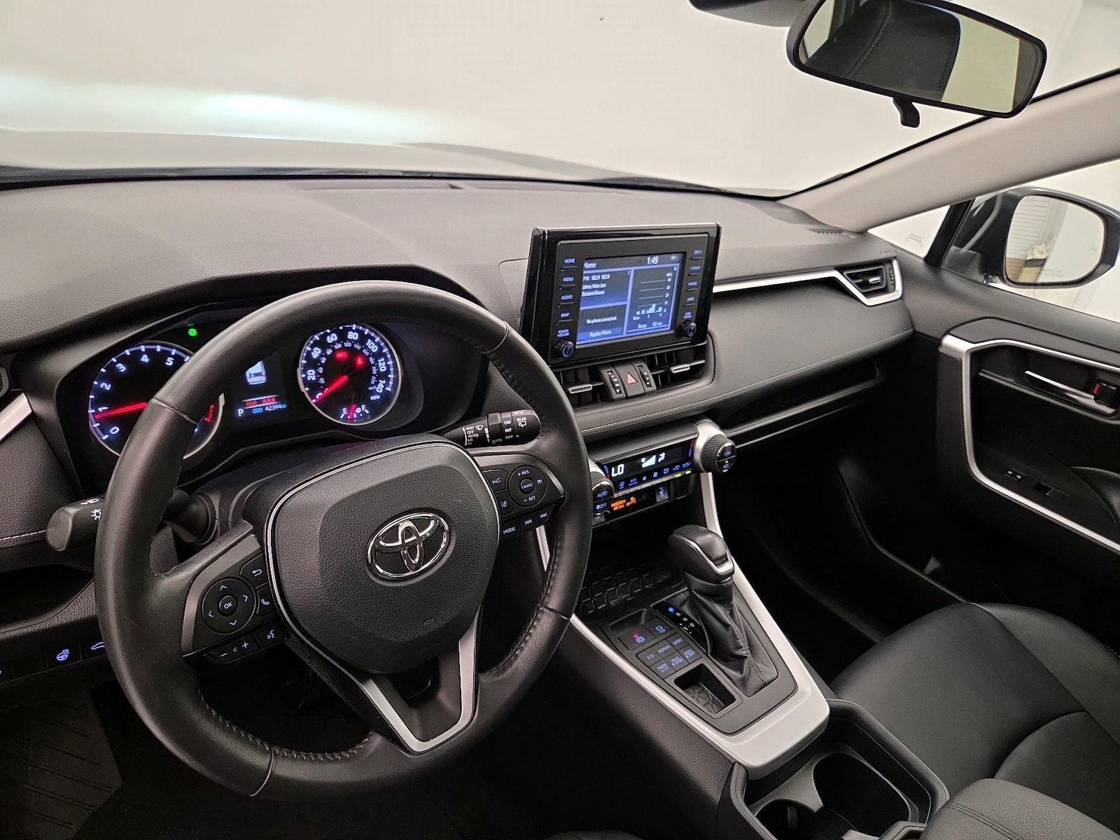 2019 Toyota RAV4 XLE Premium - Photo 10