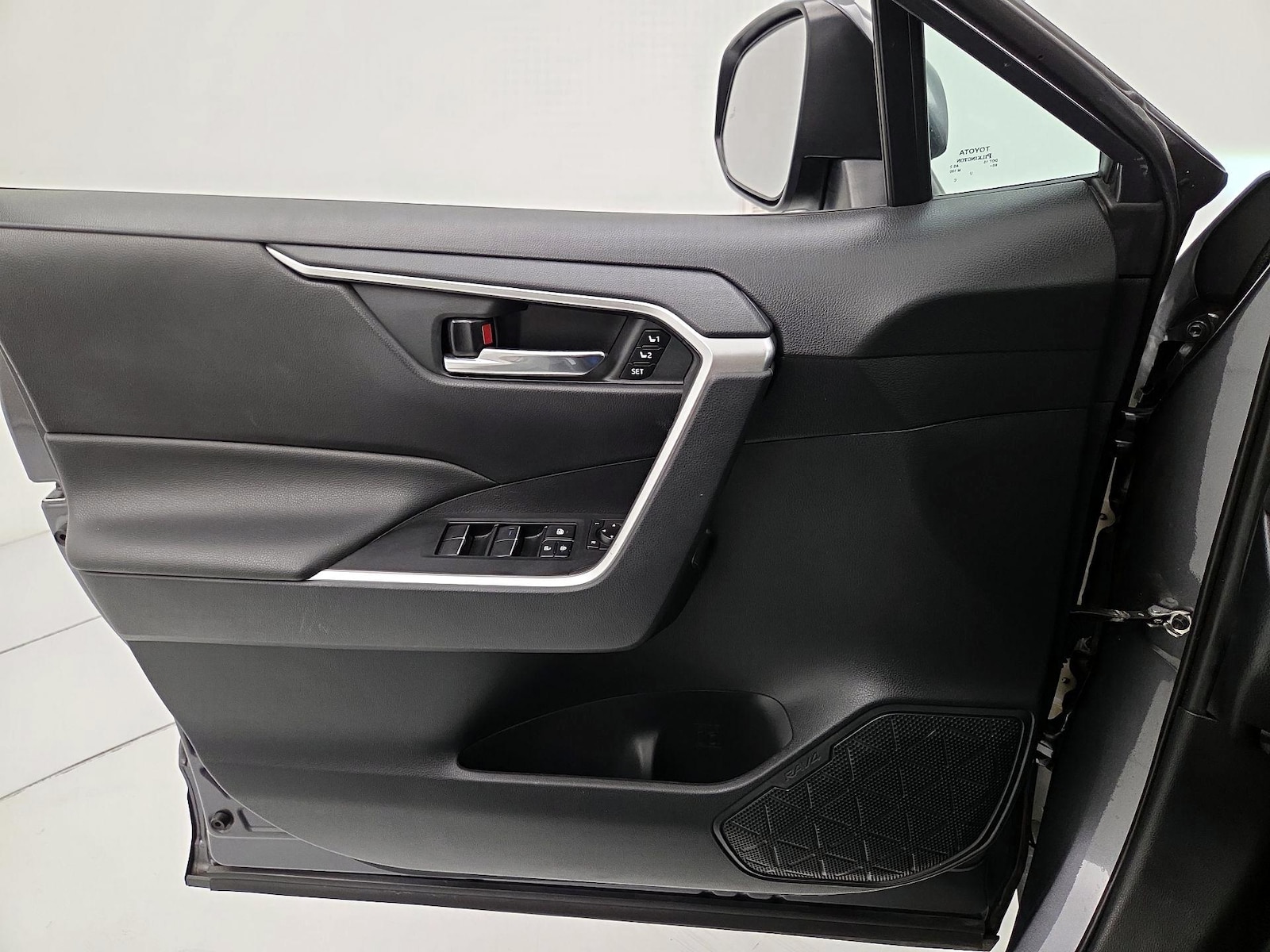 2019 Toyota RAV4 XLE Premium - Photo 13