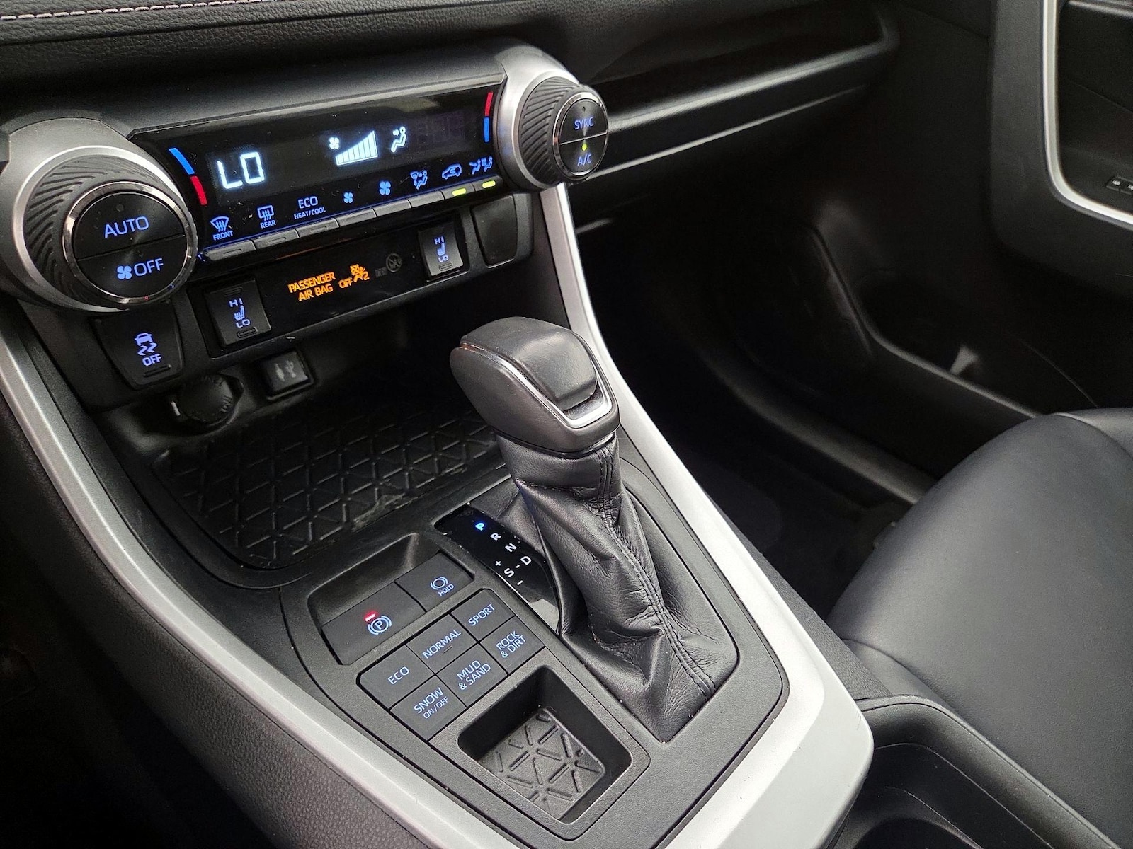 2019 Toyota RAV4 XLE Premium - Photo 18