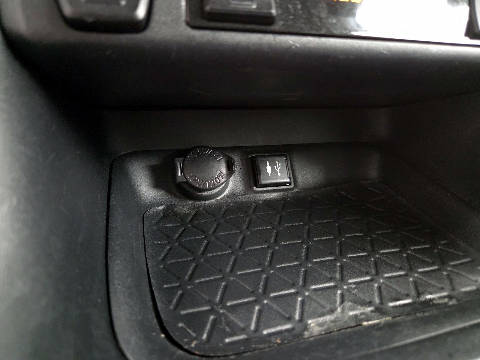 2019 Toyota RAV4 XLE Premium - Photo 19