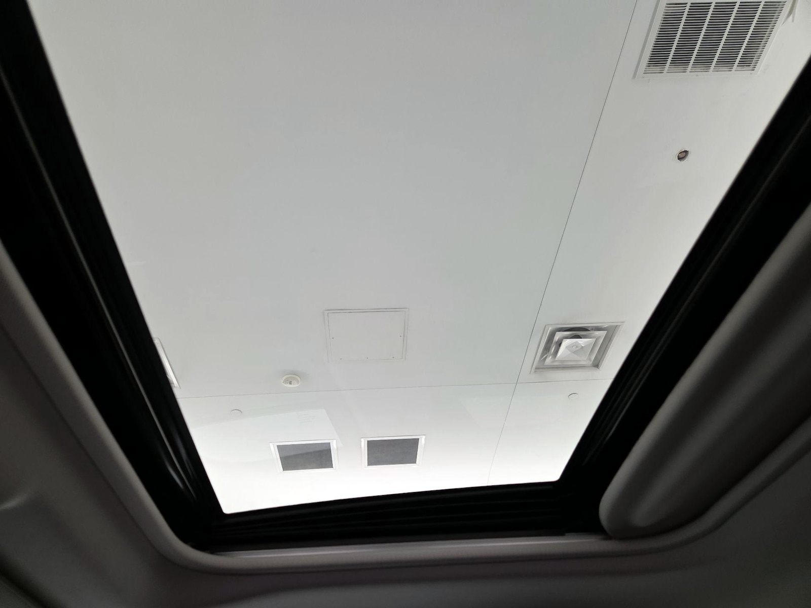 2019 Toyota RAV4 XLE Premium - Photo 20