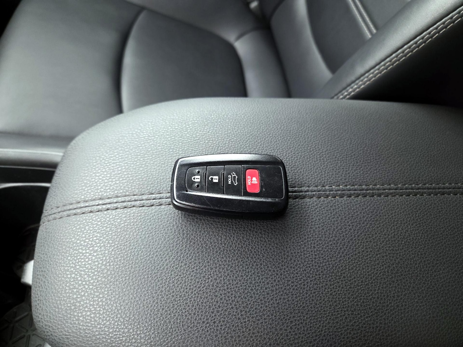 2019 Toyota RAV4 XLE Premium - Photo 24
