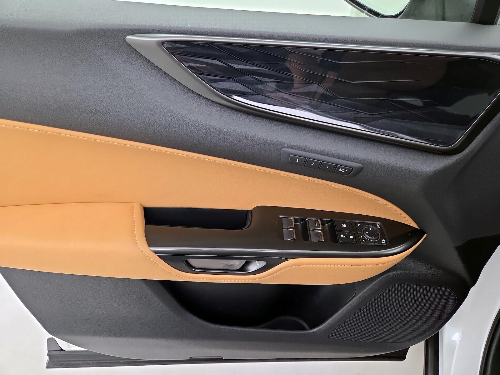 2025 Lexus NX 250 - Photo 13