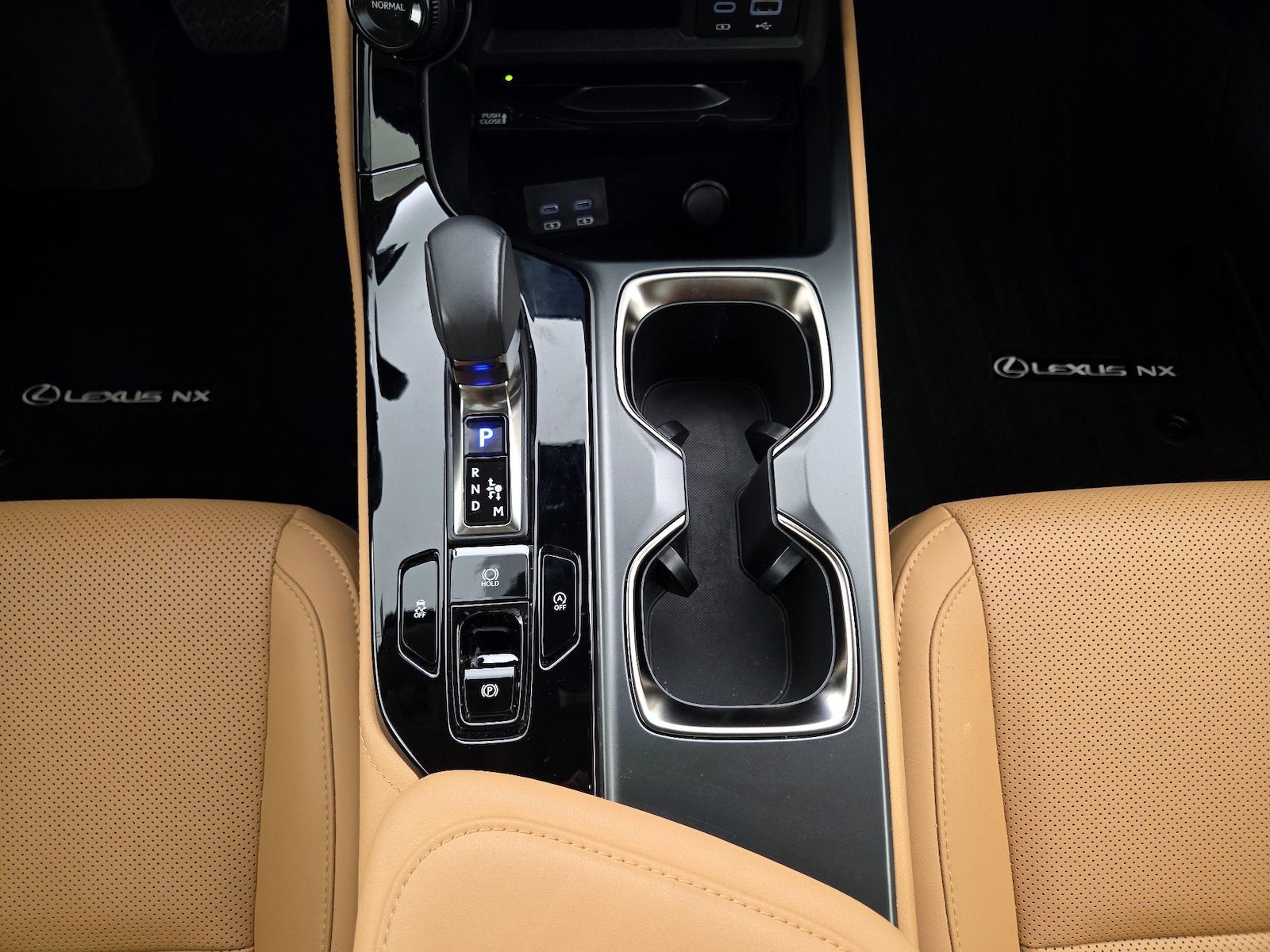 2025 Lexus NX 250 - Photo 18
