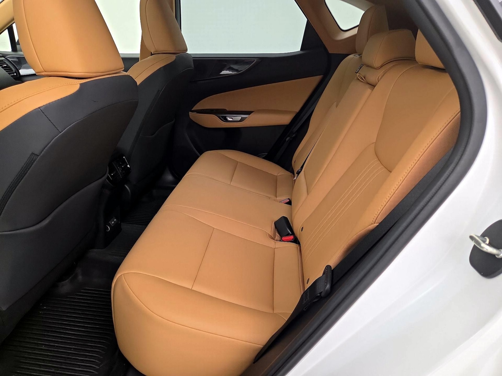 2025 Lexus NX 250 - Photo 21