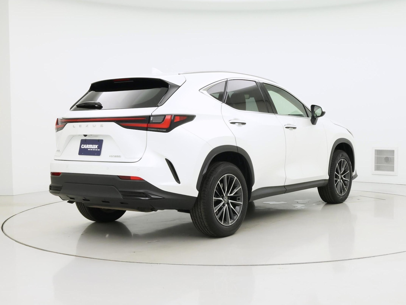 2025 Lexus NX 250 - Photo 9
