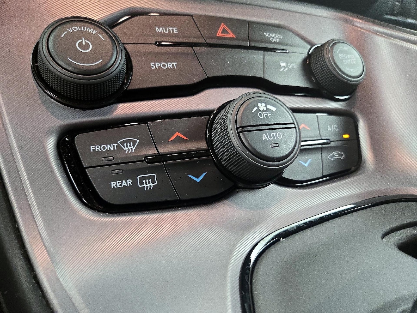 2023 Dodge Challenger SXT - Photo 17