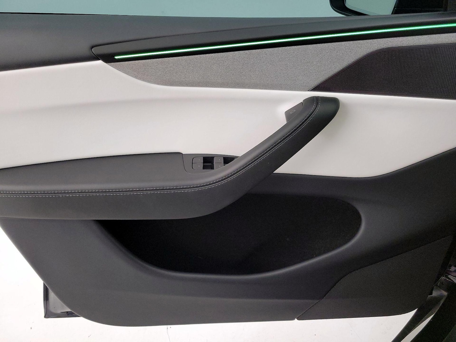 2026 Tesla Model Y Premium - Photo 13